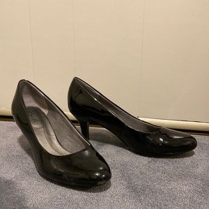 Used Black Glossy Heels